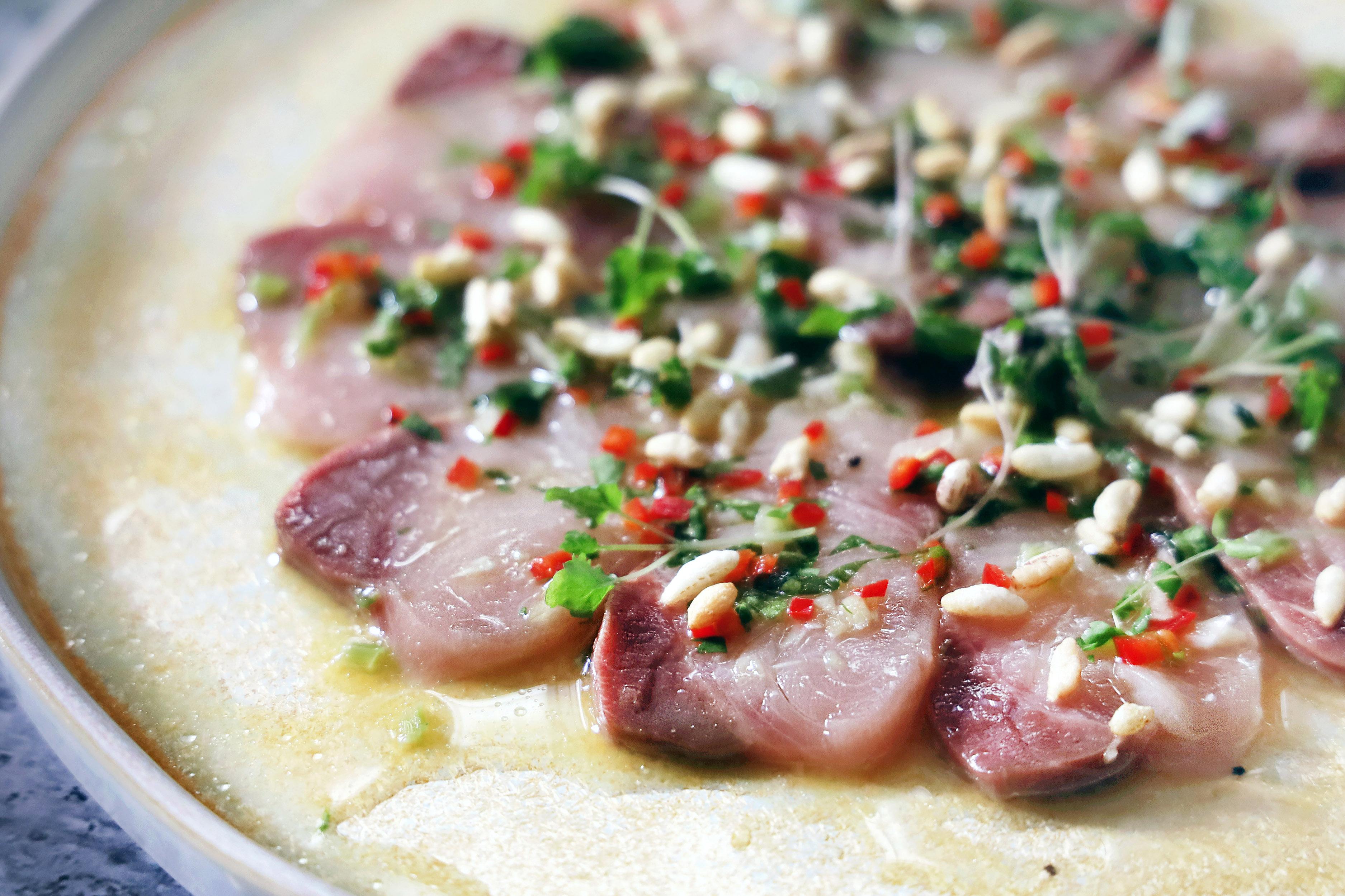 Oasia Resort Sentosa By Far East Hospitality Singapura Exterior foto A dish of carpaccio