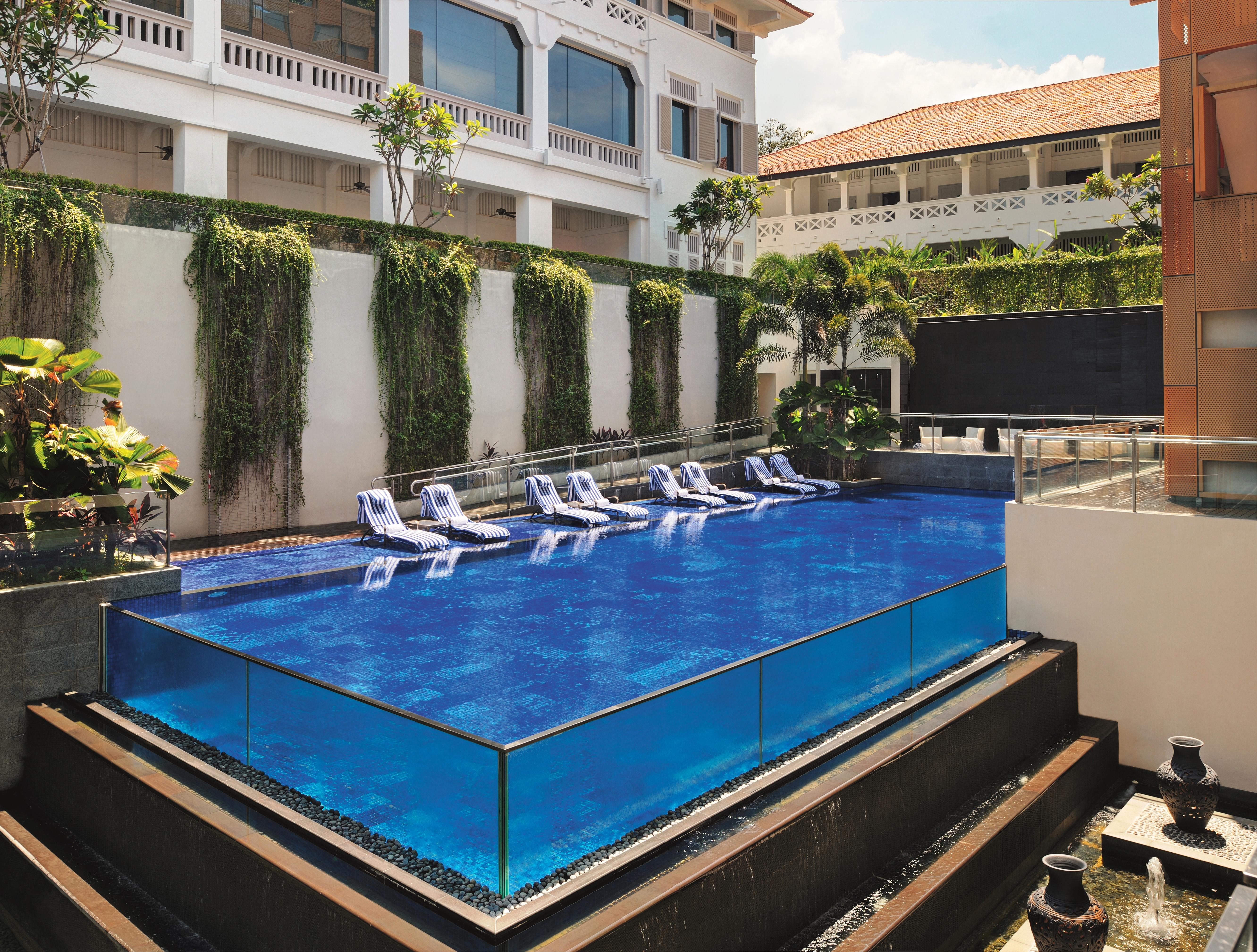 Oasia Resort Sentosa By Far East Hospitality Singapura Exterior foto The pool at the hotel