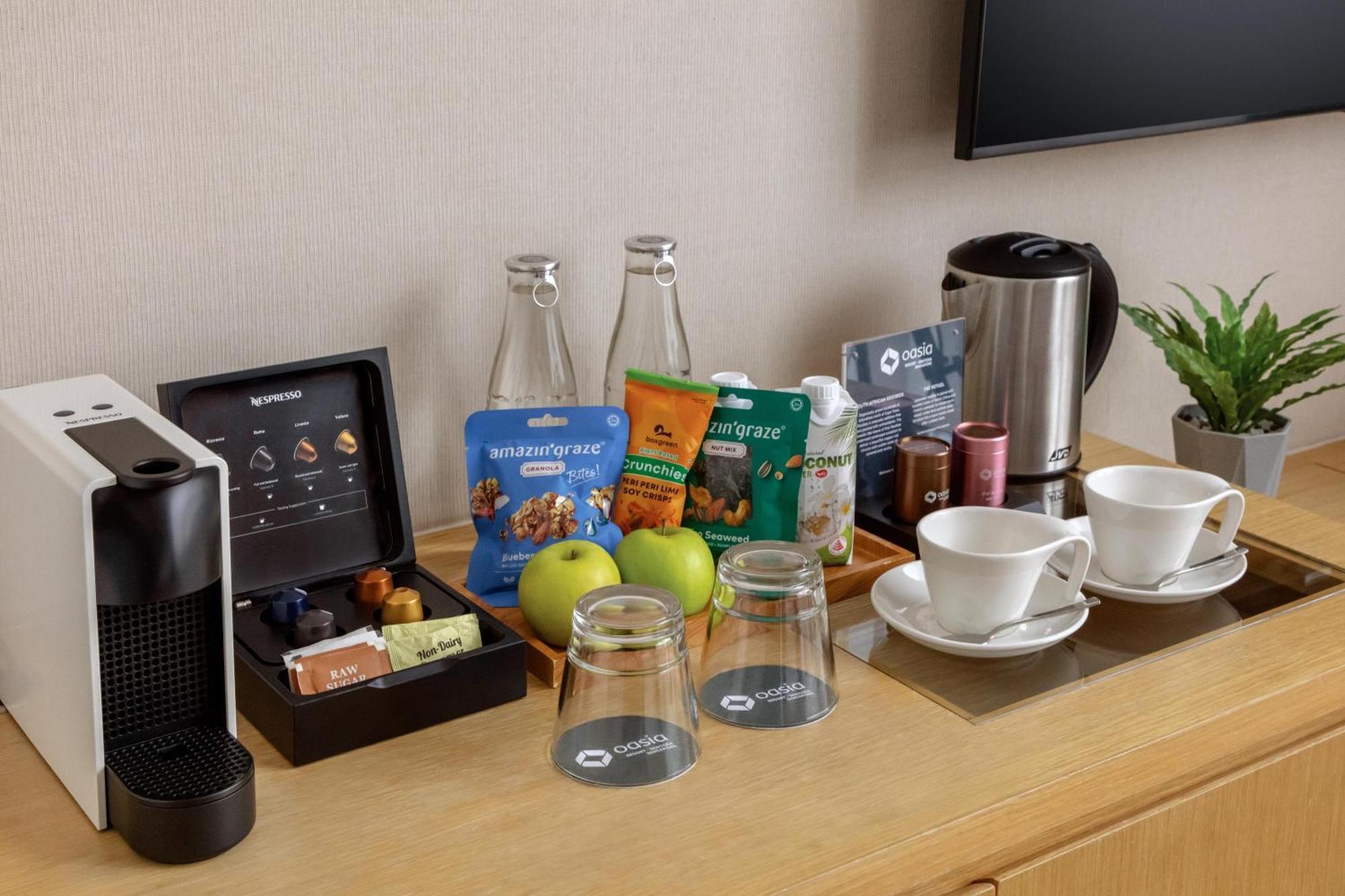 Oasia Resort Sentosa By Far East Hospitality Singapura Exterior foto A Nespresso coffee machine in a hotel room