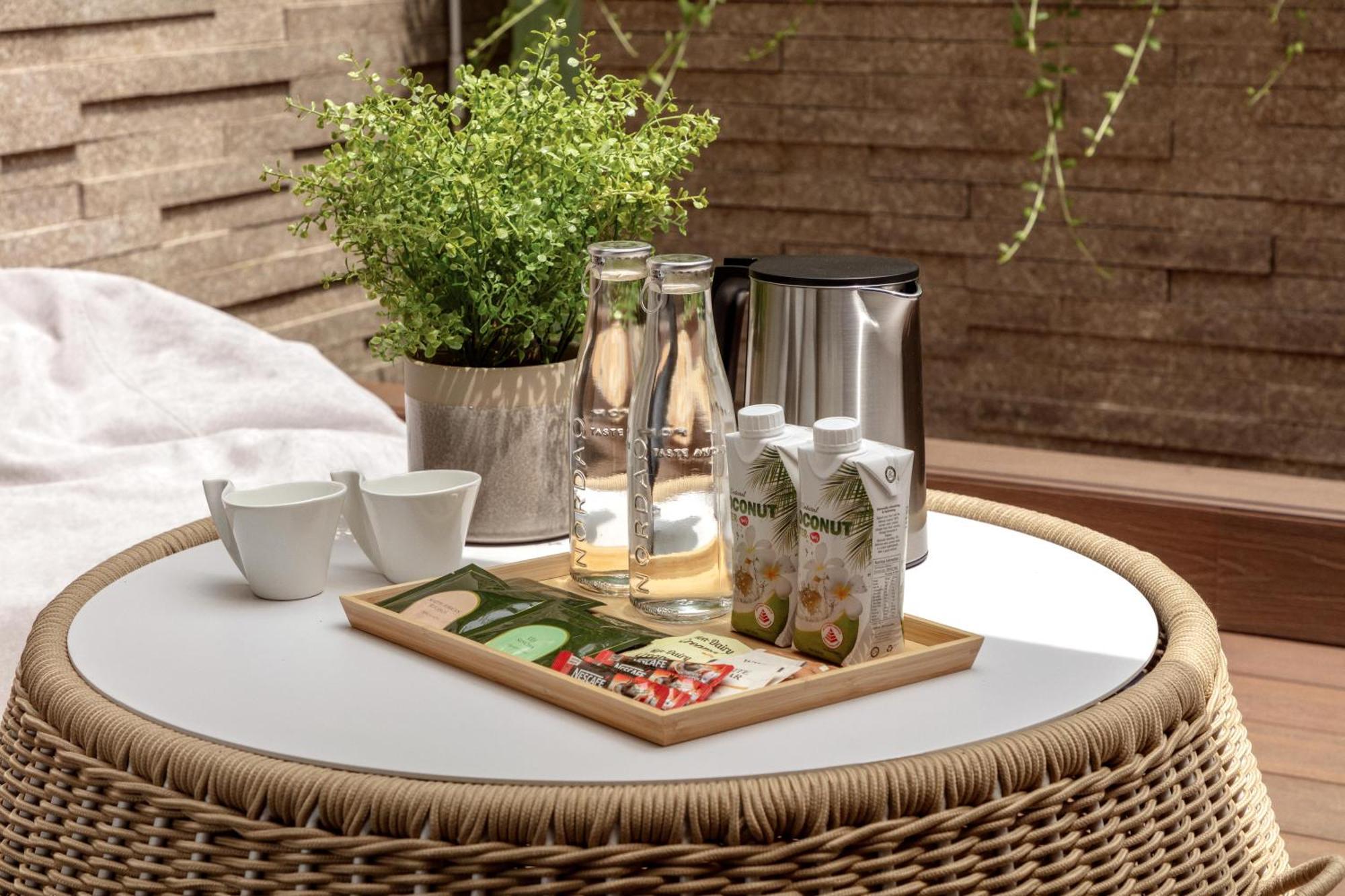 Oasia Resort Sentosa By Far East Hospitality Singapura Exterior foto A tea tray